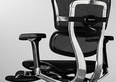 姿勢を保ち腰を支える独立式ランバーサポート